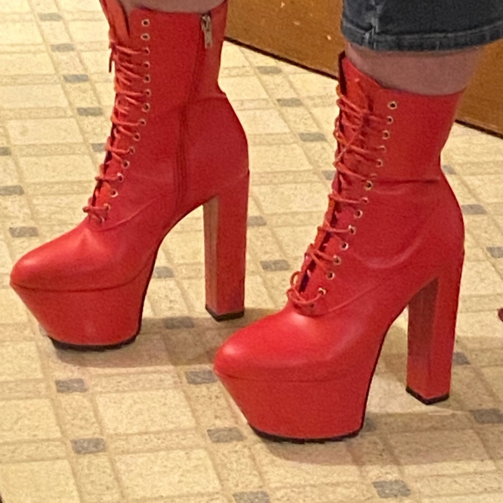 Red Dolls Kill boots